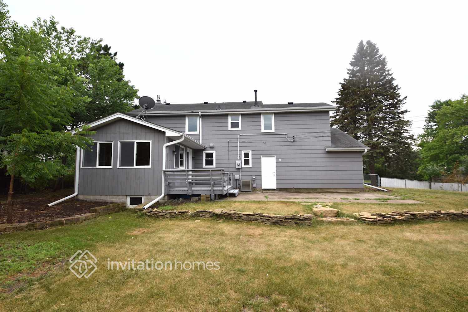 Building Photo - 8285 Hyde Ct S
