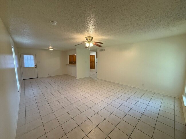 Building Photo - 8207 Bayou Fountain Ave
