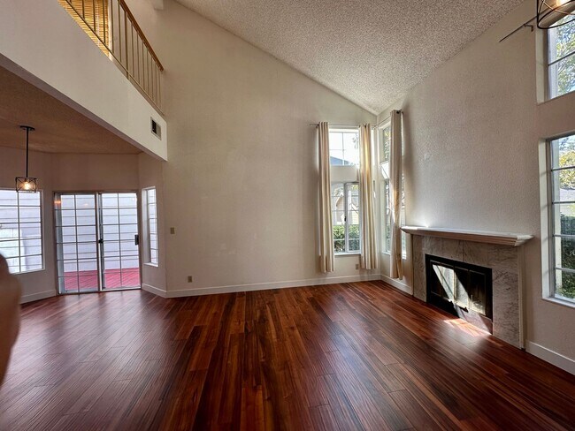 Building Photo - NEWARK GEM! 2 Bedroom 2 bath !