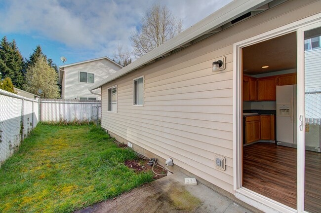 Building Photo - Fisher's Landing Single Level Home