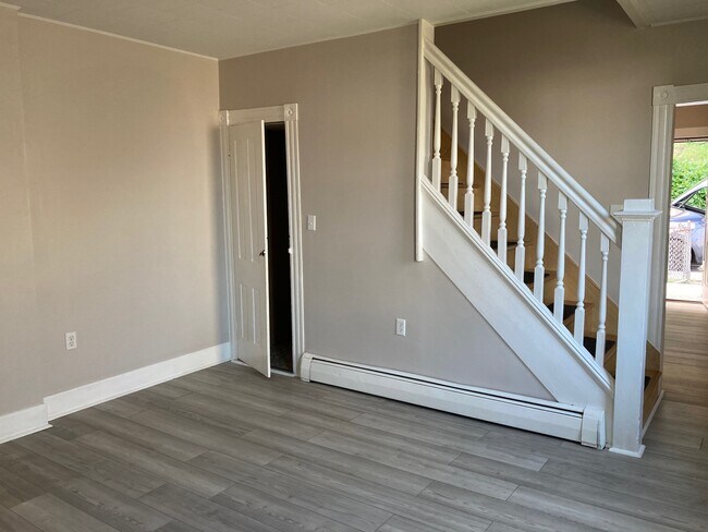 Building Photo - 101 Knobley St