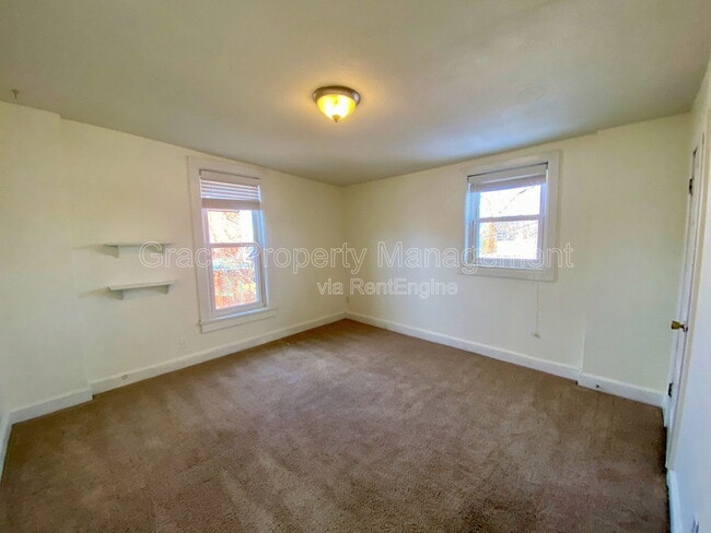 Building Photo - 819 E 25th Ave