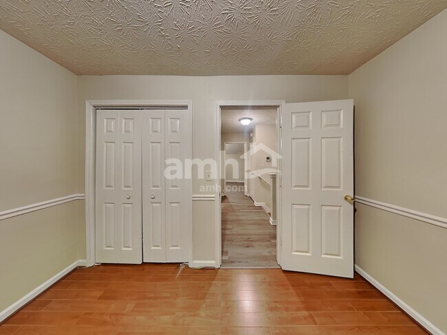 Building Photo - 670 Old Johnson Rd