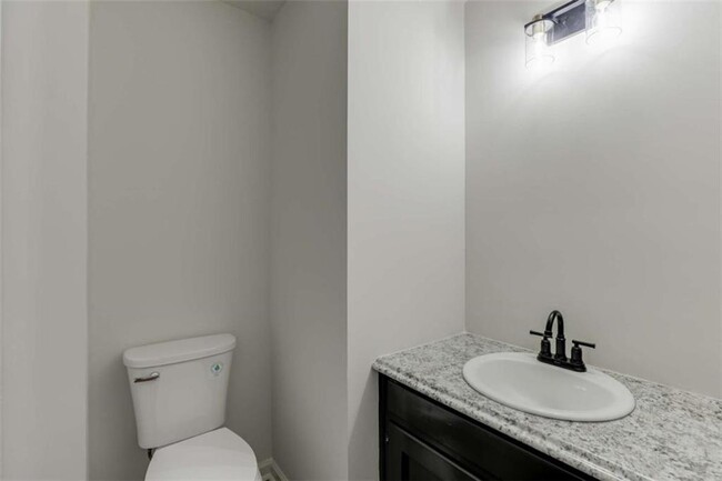 Building Photo - 1373 W Prospect Dr NE