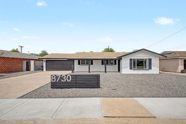 Building Photo - 8730 E Rancho Vista Dr