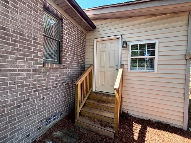 Building Photo - 575 Countrytown Dr