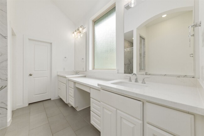 Building Photo - 7315 Camden Crestwood Way