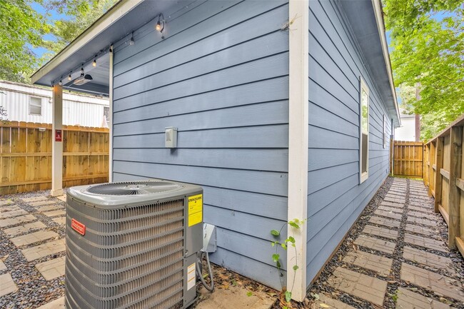 Building Photo - 286 Westchase St