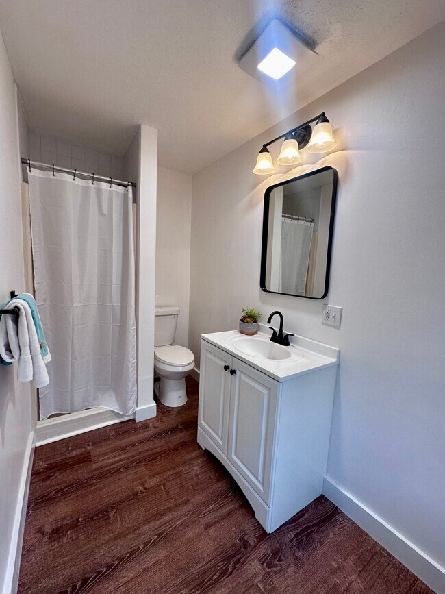 Bath - 630 Palmer Ave