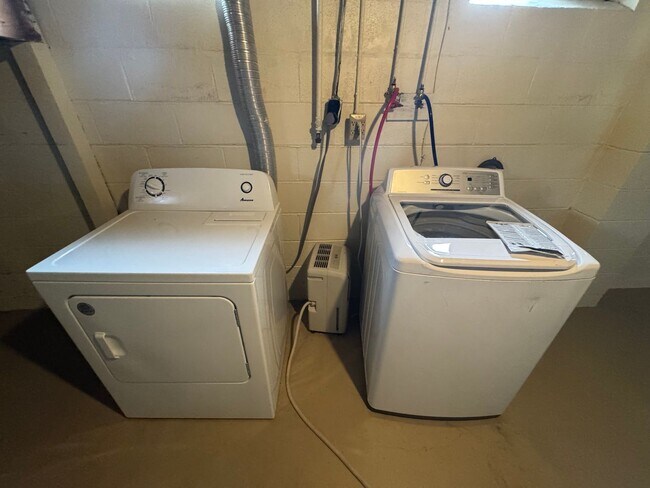 Building Photo - Oregon St 1153-1155