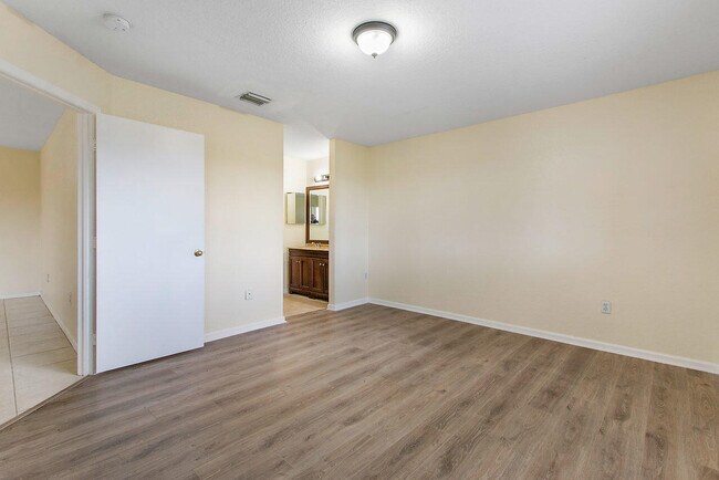 Building Photo - 8460 NW 40th St