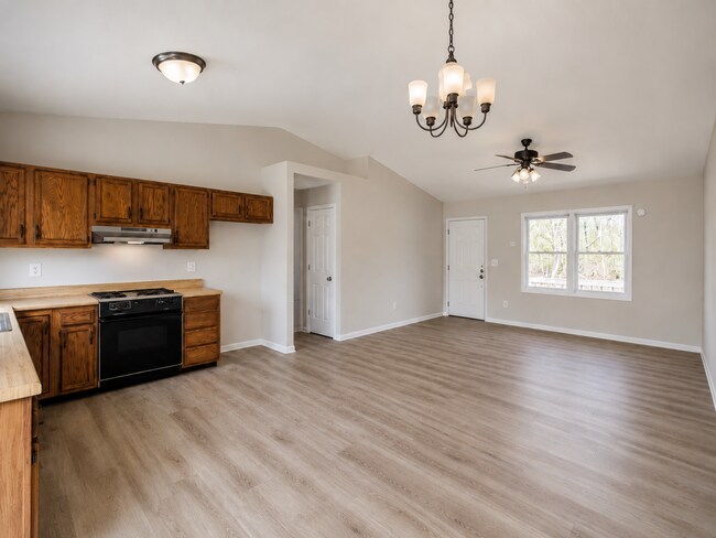 Building Photo - 3 Bed, 2 Bath Home with Large Driveway & Storage Shed