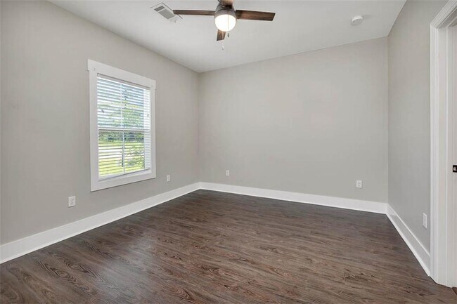 Building Photo - 110 Huron Loop