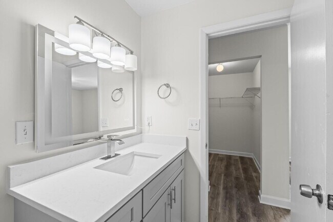 Building Photo - "Charming 2-Bedroom Townhouse Retreat with...