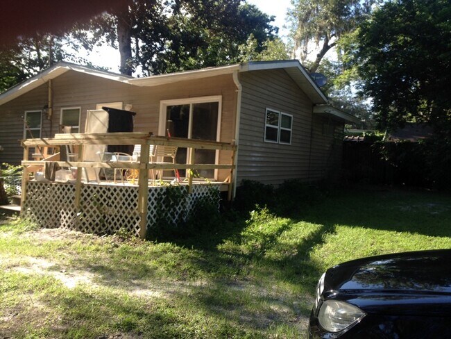 Building Photo - 15177 Oak Ln
