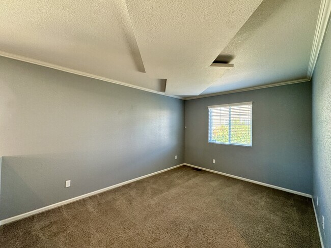 Building Photo - 25980 E Davies Dr