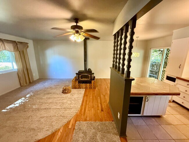 Building Photo - 2136 Springfield Ct