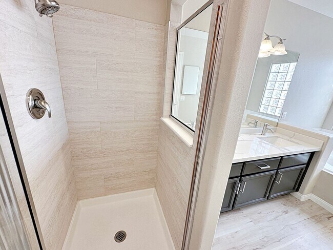 Building Photo - REMODELED 3 BEDROOM HOME IN SOUTH SHORES