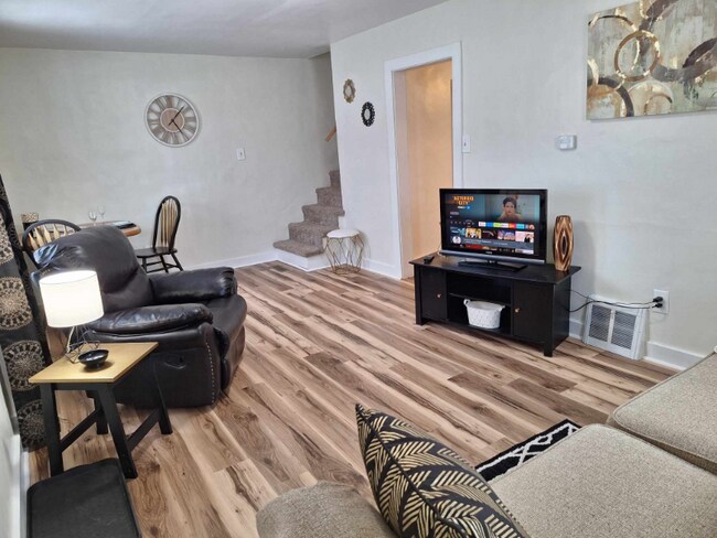 Building Photo - 2 W Pacific St