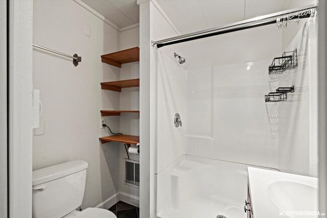 Building Photo - 20513 Scenic Dr