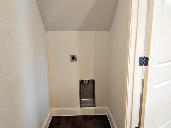 Building Photo - *COMING SOON* 3BR / 2.5BA Home | Fenced Backyard, Garage & Stainless Appliances!