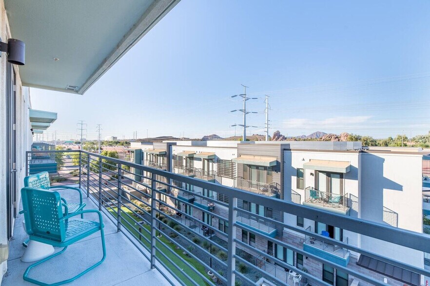 Building Photo - 555 N College Ave