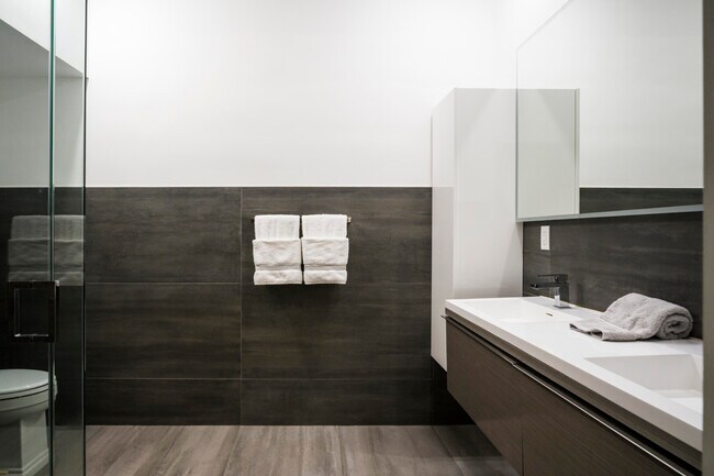 Building Photo - 259 N Coconut Ln