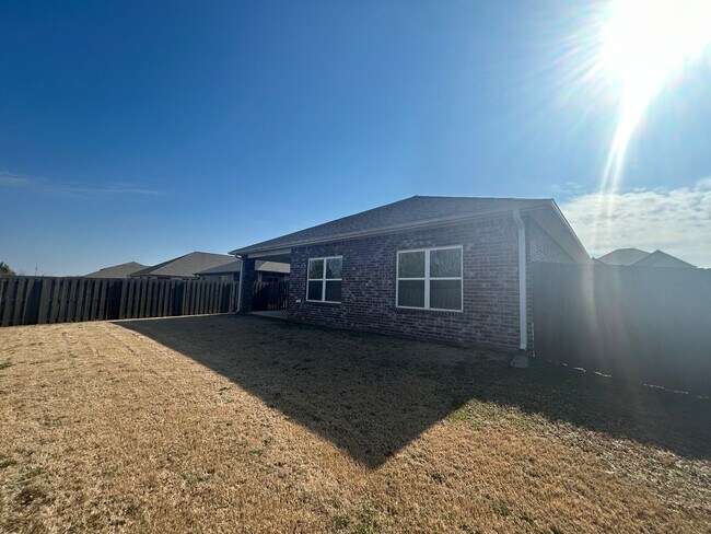 Building Photo - LIMITED TIME DEAL! $350 OFF FIRST MONTH RENT