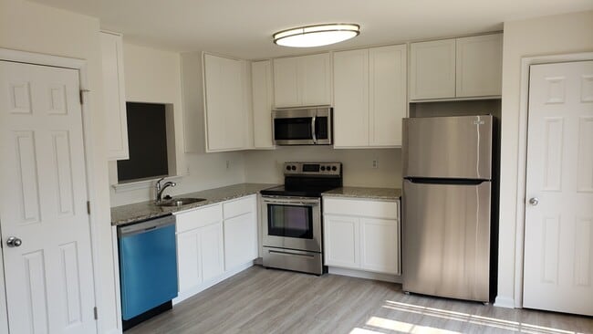 Building Photo - 14 Bridle Path