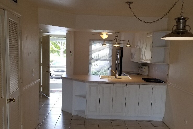 Building Photo - 1385 Mainsail Dr