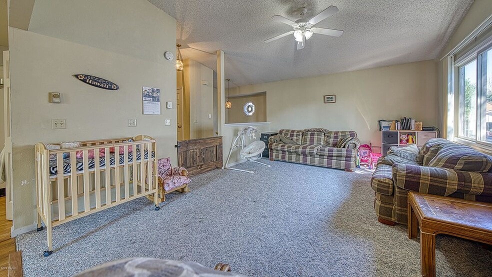 Building Photo - 300 E Laurel St