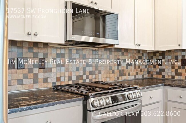 Building Photo - 17537 SW Pronghorn Ln