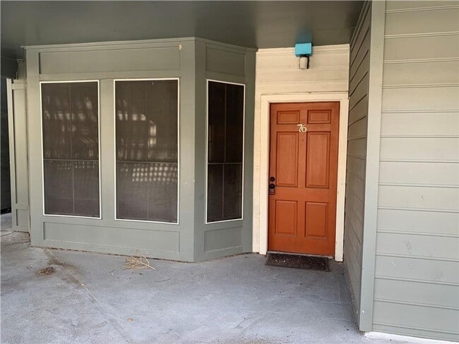 Building Photo - UT PRE-LEASE - 1 bed / 1 bath Updated West Campus Condo