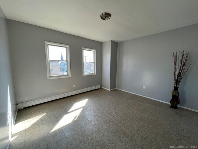 Building Photo - 708 Hallett St