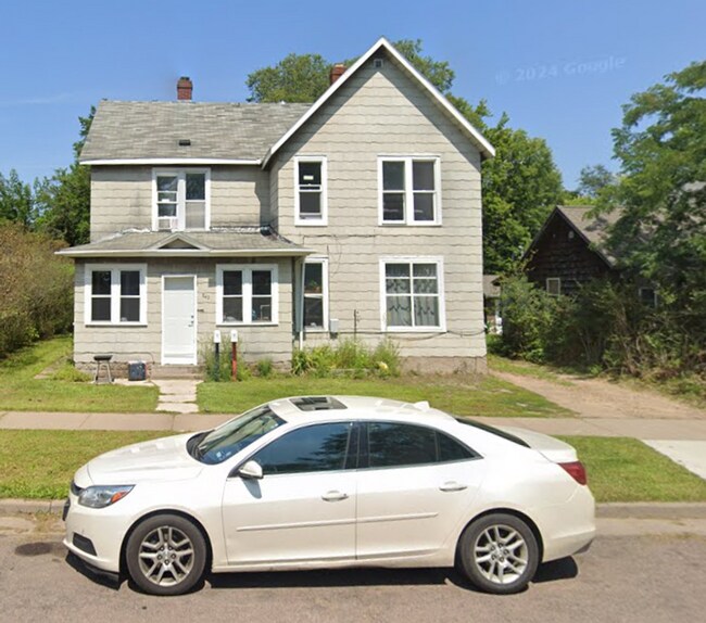 Building Photo - 742 N Eddy St