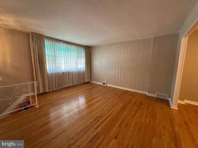Building Photo - 3233 Comly Pl