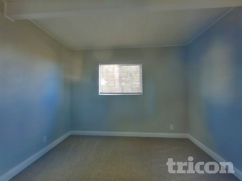 Building Photo - 500 Shaddick Dr