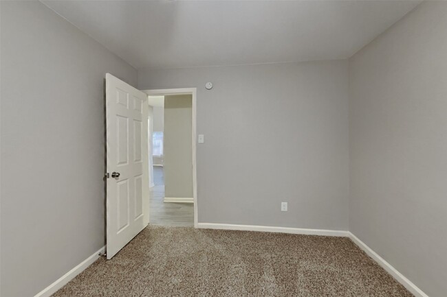 Building Photo - 7323 Livery Ln