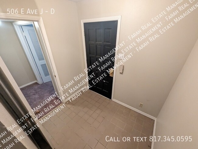 Building Photo - 506 E Avenue J