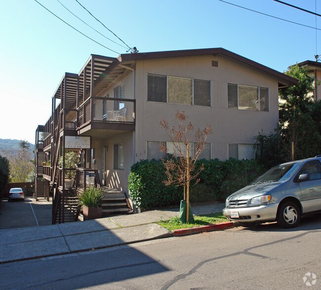 Building Photo - 211 Laurel Pl