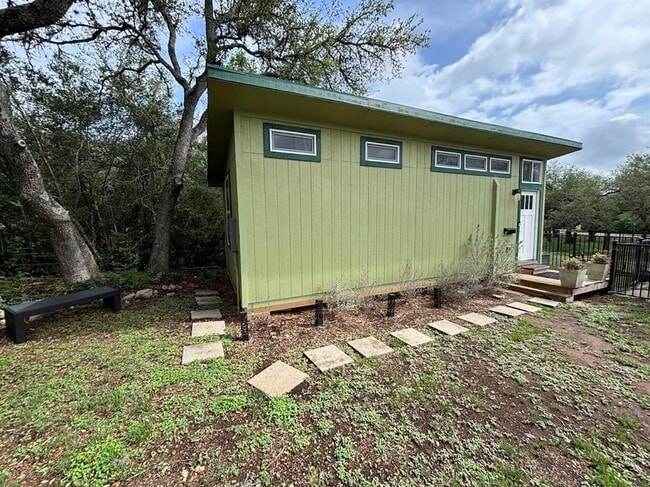 Building Photo - 1002 Spanish Oak Trail