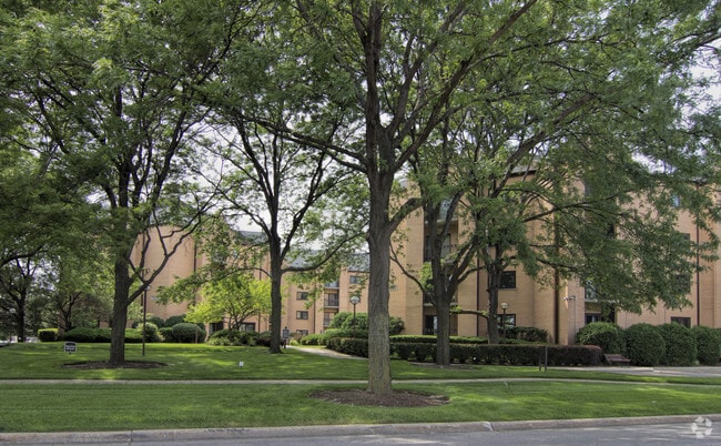 Primary Photo - Courtyard Of Harwood Heights