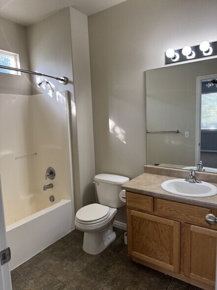 Building Photo - 4774 Oregon Trail Way W