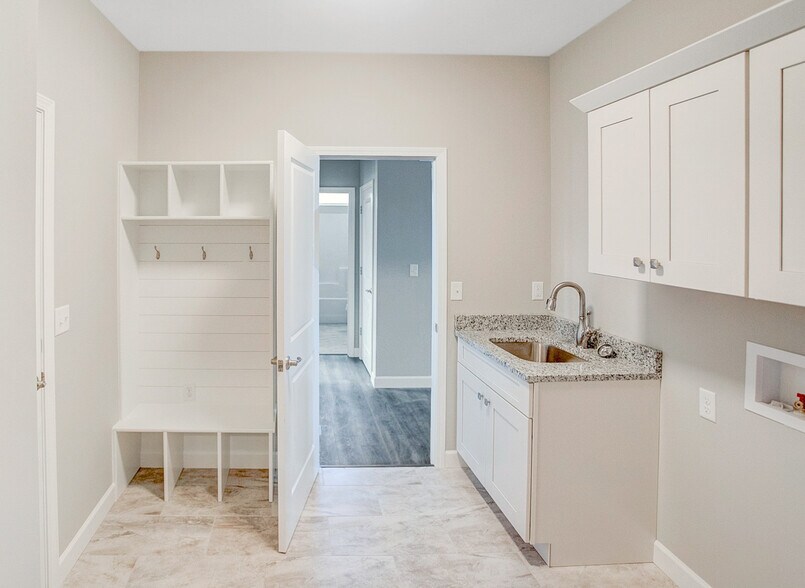 Building Photo - 7130 Remington Villa Dr