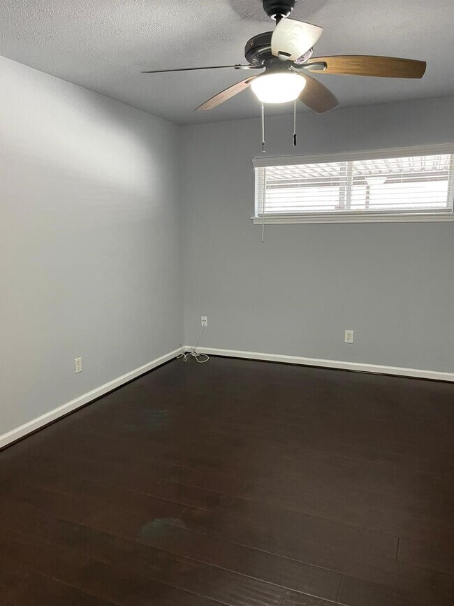 Building Photo - 6402 Del Monte Dr