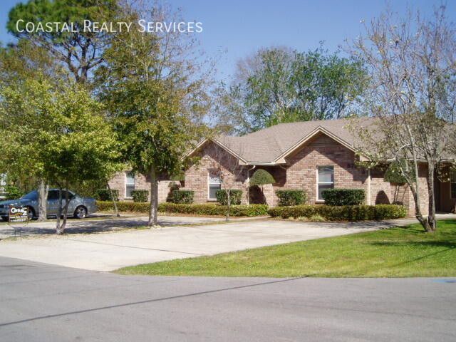 Primary Photo - 879 Fairview Dr