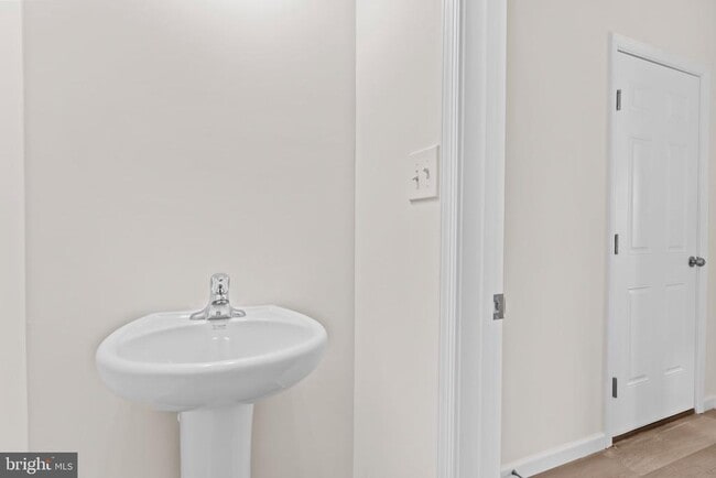 Building Photo - 32 Pamela Dr