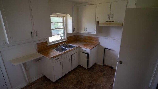 Building Photo - 3964 Del Rosa Dr