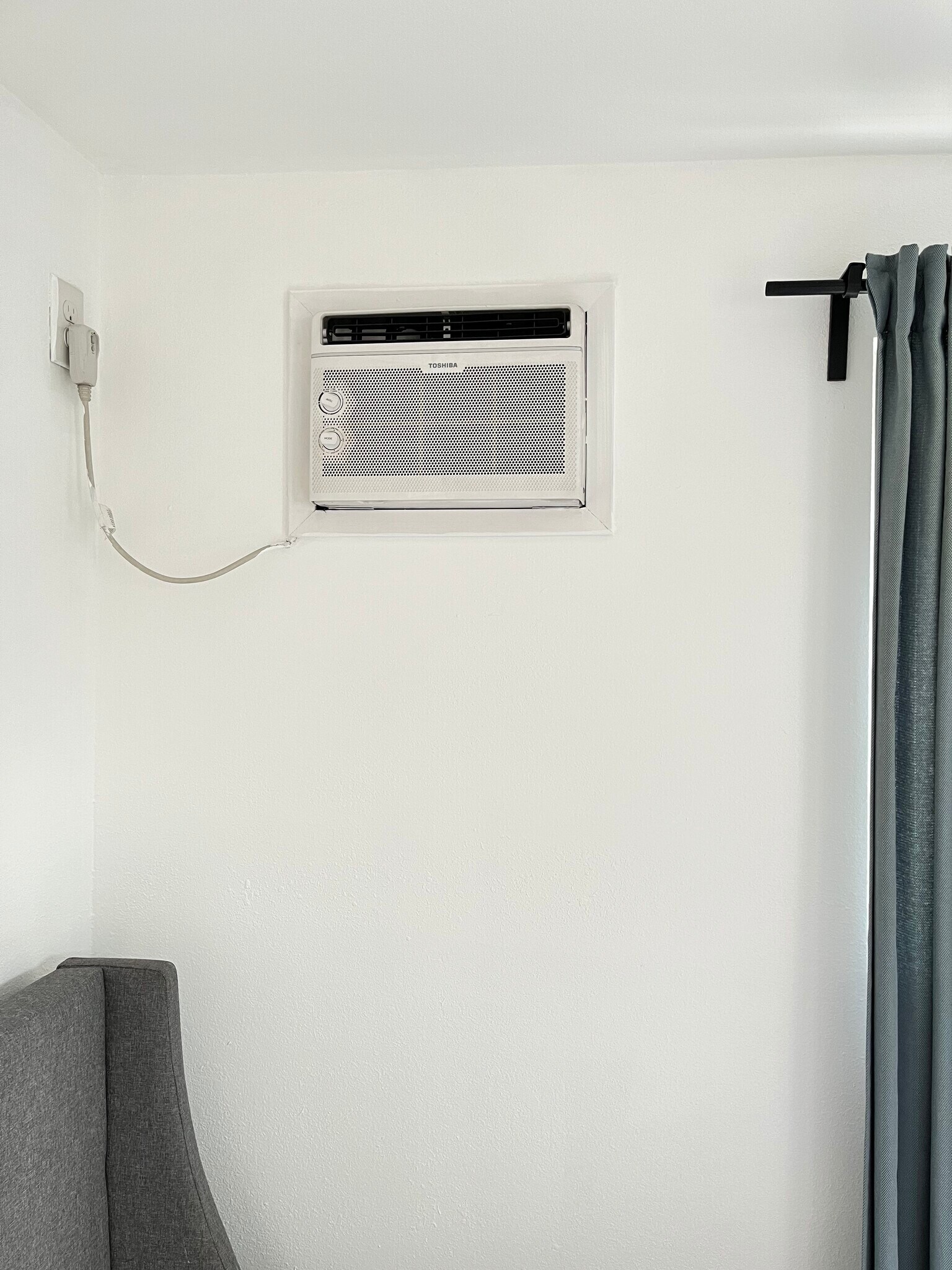 Building Photo - 1170 Esperanza St