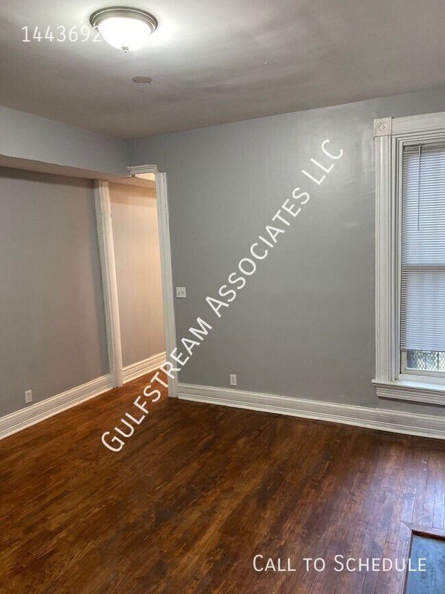 Building Photo - 716 Dolphin St